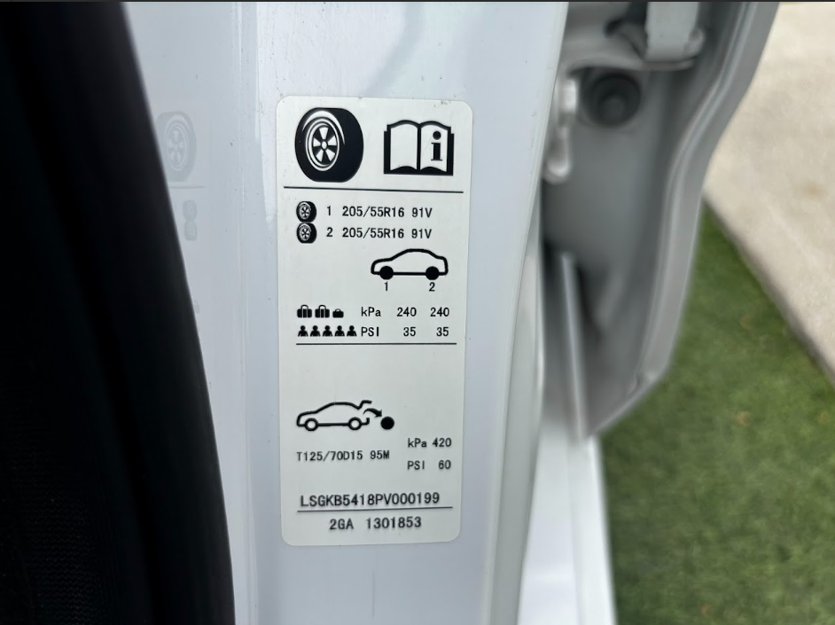 Chevrolet CAVALIER Interior 26